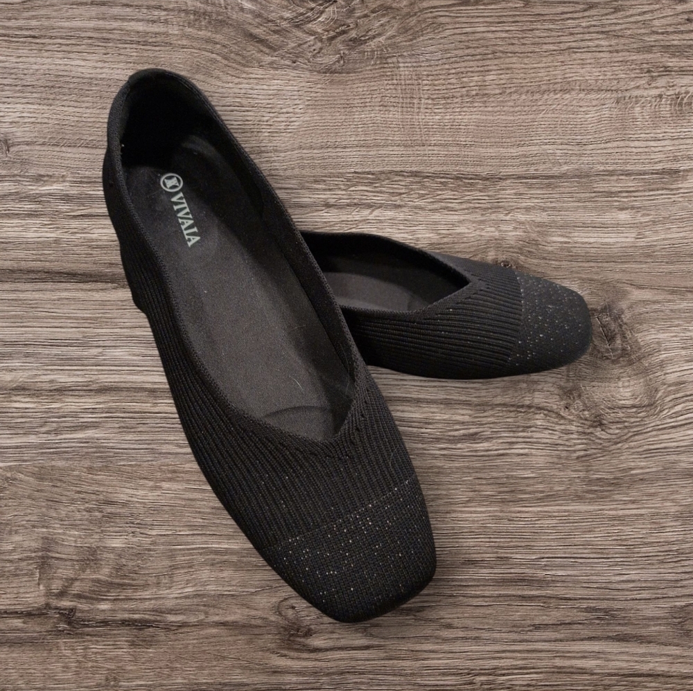 Square-Toe V-Cut Flats (Margot 2.0